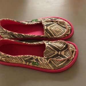 Girls size 3 Sanuk
